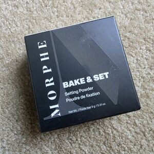 Morphe 16-Hour Staying Powder in Black